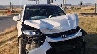 Çorum'da iki otomobilin çarpışması kamerada; 6 yaralı