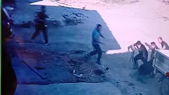 'Çöp dökme' kavgasında av tüfeğiyle vurulan kişi yaralandı; olay anı kamerada