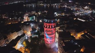 Galata Kulesi'nde 15 Temmuz'un 10'uncu yılında ışık gösterisi gerçekleştirildi