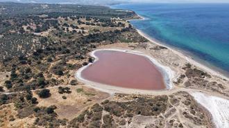 Çanakkale'de 'Kalpli Göl' pembeye büründü