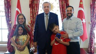 Cumhurbaşkanı Erdoğan, ‘Nefret Etme, Kek Yap’ kampanyasıyla tanınan otizmli Joshua Harris’i kabul etti