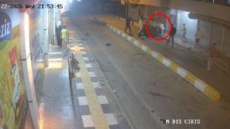 Refüje çarparak takla atan otomobilin sürücüsü yaralandı; kaza kamerada