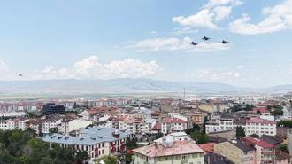 Hava Kuvvetlerinden Erzurum Kongresi'nin yıl dönümüne özel selamlama uçuşu