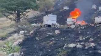 Kovanların bulunduğu bölgedeki yangına müdahale eden itfaiyecilere arılar zor anlar yaşattı