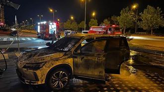 Kayseri’de şarj istasyonunda elektrikli otomobil alev aldı; o anlar kamerada