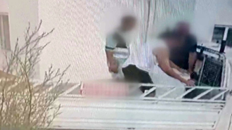 Uzaklaştırma kararını ihlal edip eşyaları götüren eşe tazminat cezası