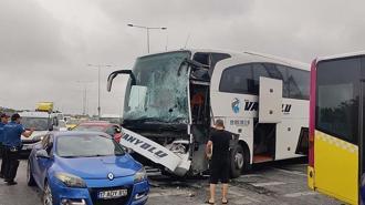 Başakşehir'de yolcu otobüsü İETT otobüsüne çarptı: 5 yaralı