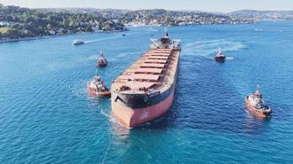 Rusya'da İHA saldırısına uğrayan gemi İstanbul Boğazı'ndan geçti