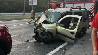Sarıyer’de 4 otomobilin karıştığı kaza kamerada; araç havalanıp karşı yöne savruldu