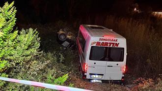 Minibüsü ile otomobil çarpıştı: 11 yaralı