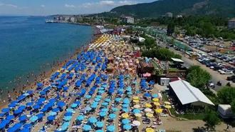 40 bin nüfuslu Çınarcık, yaz sezonunda 400 bin kişiyi ağırlıyor