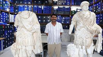 Hadrianus heykeli yeniden ayağa kaldırıldı