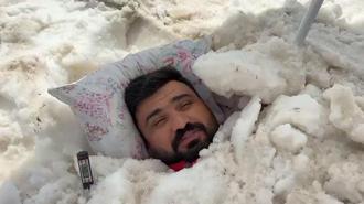 Çıktığı Ergan Dağı’nın zirvesinde arkadaşları kara gömdü