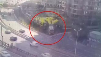 Zeytinburnu'nda 1 kişinin öldüğü 17 kişinin yaralandığı İETT kazası kamerada