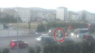 Tuzla’da motosiklet sürücüsünün öldüğü kaza kamerada