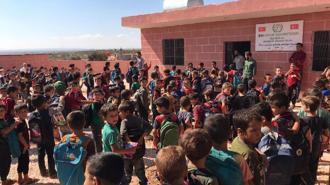 İHH 22 ülkede 10 bin öğrenciye kırtasiye seti dağıtacağını duyurdu