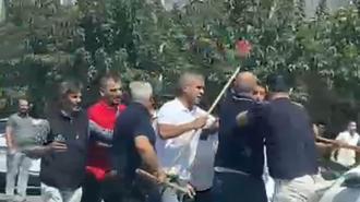 Sokakta taşlı sopalı kavga; 3 yaralı