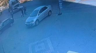 Beton mikseri ile otomobilin çarpıştığı kaza kamerada