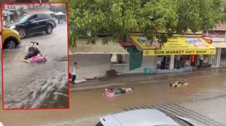 Şişme yataklarla sel sularında yüzdüler
