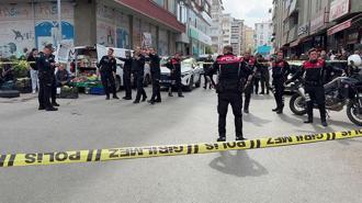 Babasını darbeden kişiye tabancayla bacağından yaraladı; o anlar kamerada