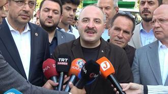 Varank, Bursa Uluslararası Gastronomi Festivali’nde börek dağıttı