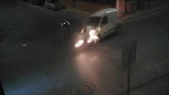 Hafif ticari araç ile otomobilin çarpışması kamerada; 2 yaralı