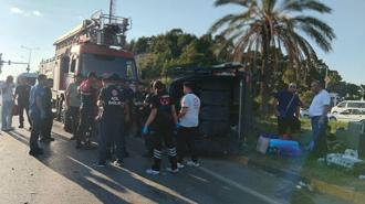 Antalya'da üç aracın karıştığı zincirleme kaza kamerada: 15 yaralı
