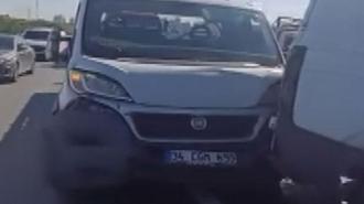 Avcılar’da 3 aracın karıştığı zincirleme kaza kamerada