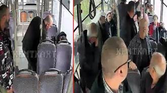 Midibüste epilepsi nöbeti geçiren yolcuya ilk müdahaleyi sürücüler yaptı; o anlar kamerada