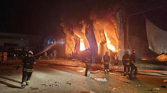 Adana'da sebze halinde yangın; 22 iş yeri zarar gördü