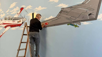 35 yıllık ressam, çocukların hayallerini çiziyor
