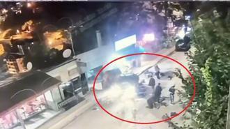 Otomobilin çarpmasıyla 6 kişinin yaralandığı kaza kamerada