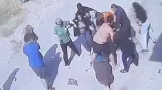 İki aile arasındaki keserli ve bıçaklı kavga kamerada