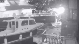 Üsküdar'da yolcu vapuru yalıya çarptı
