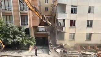 Maltepe'de çöken binada kontrollü yıkım sürüyor