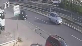 Silivri'de 4 aracın karıştığı zincirleme kaza kamerada: 3 yaralı
