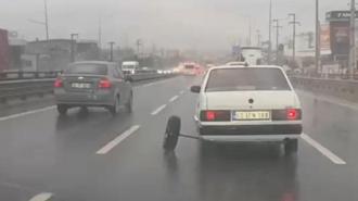 Seyir halindeki otomobilin aks demiri kırıldı