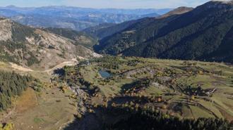 Artvin'in 'Sakin Şehir' ünvanlı ilçesi Şavşat'ta sonbahar güzelliği