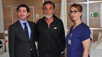 Cebinde taşıdığı iple ayağını kaldırıyordu, ameliyattan bir gün sonra yürüdü