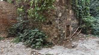 565 yıllık medrese apartmanların arasında zamana direniyor