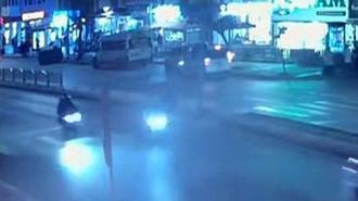İki motosikletin çarpıştığı kazada 1 yaralı; o anlar kamerada