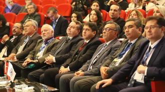 Arel Üniversitesi’nde ‘Dijital Tufan’ masaya yatırıldı: ‘Yapay zeka yamaklıktan yöneticiliğe geçebilir’