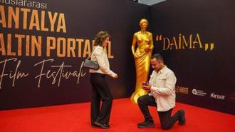Altın Portakal'da 'film' gibi evlilik teklifi