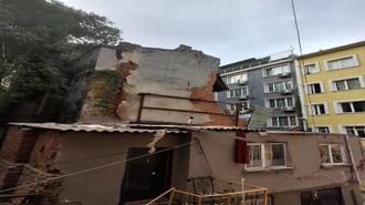 Beyoğlu’nda 5 katlı metruk binanın çökmeden önceki görüntüleri ortaya çıktı