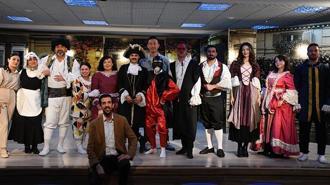Sahneledikleri oyunun geliriyle ilkokulu baştan sona yenilediler