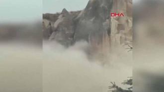 Kapadokya'da peribacasından kopan kayalar düştü; 3 ölü 5 yaralı