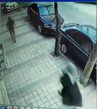 Sultangazi’de kadın kıyafetleri giyip hırsızlık için eve girdi; fark edilince mahalleli kovaladı