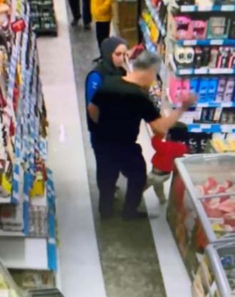 Markette çocuğunu tekmeleyen babaya gözaltı