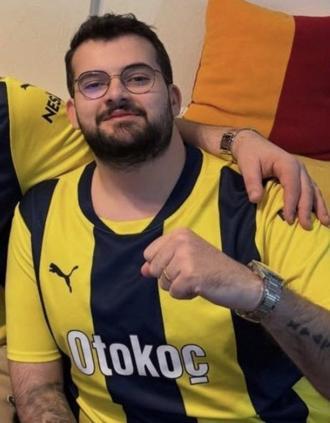 Sosyal medya yayıncısı Jrokez, balkondan düşüp öldü