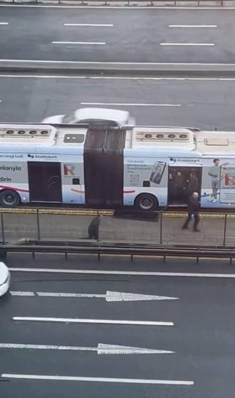 Esenyurt’ta metrobüs yolunda kaza: 1 yaralı